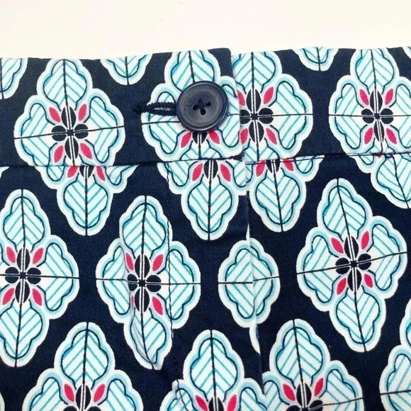 Crown & Ivy Shorts Navy Floral Flat Front Cotton Shorts Women’s Size 12 P - Picture 4 of 11